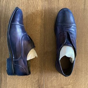 Vero Cuoio Women’s navy leather laceless loafers size 8